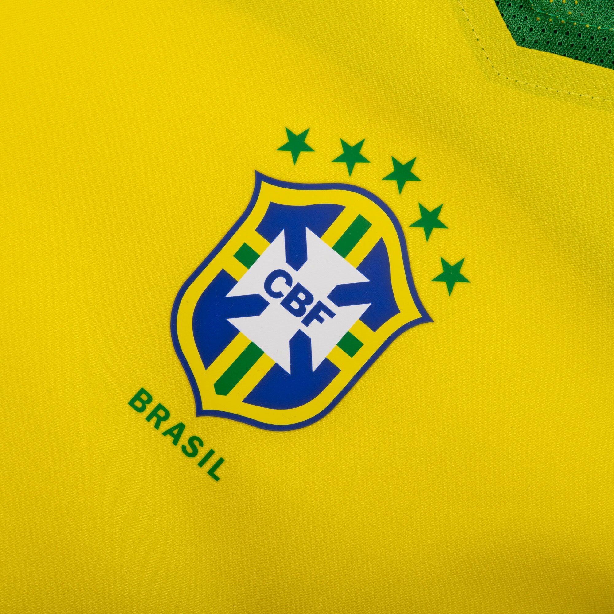 Brazil Home Ronaldinho 10 Jersey 2004-2005 (Reissue)